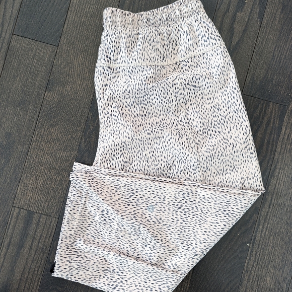 Lululemon Step Lively CropDottie Dash Grain Black - Picture 1 of 10